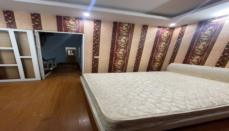Cho thuê nhà ngõ ô tô tránh 80  Nguyễn Hoàng Tôn, 51m2, MT 4.5m, 5 PN, 14tr